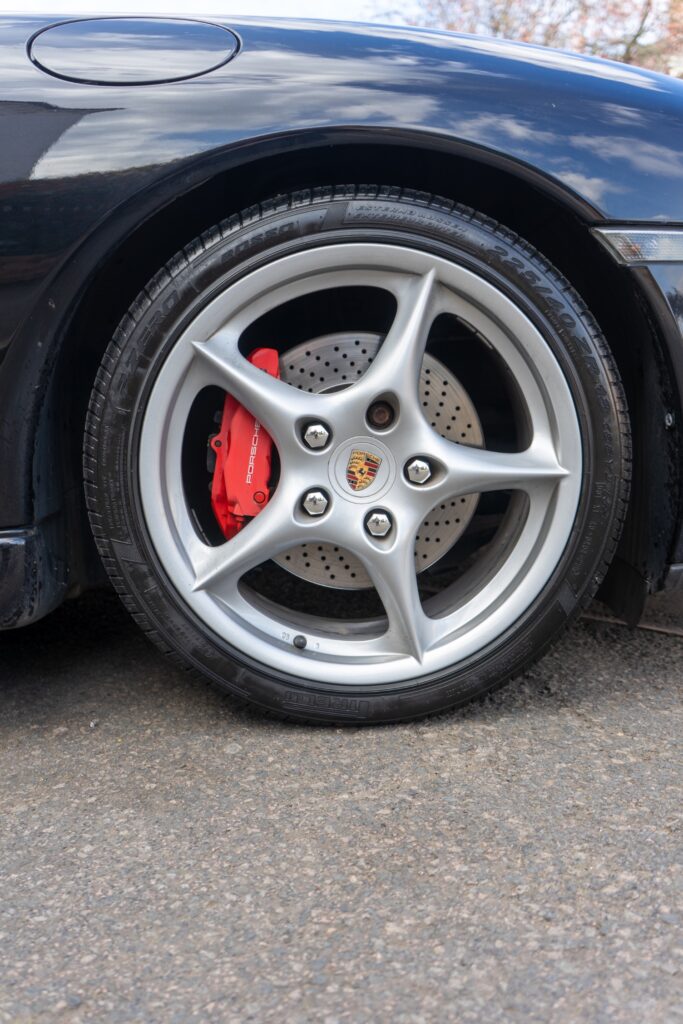 02 911 Carrera red calibers