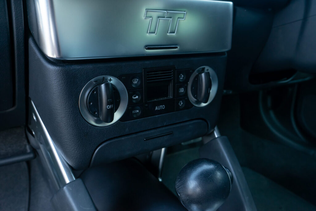 Audi TT MK1 3.2 V6 centre console