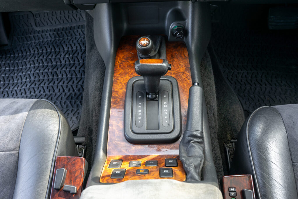 Central console of a classic Range Rover by Overfinch