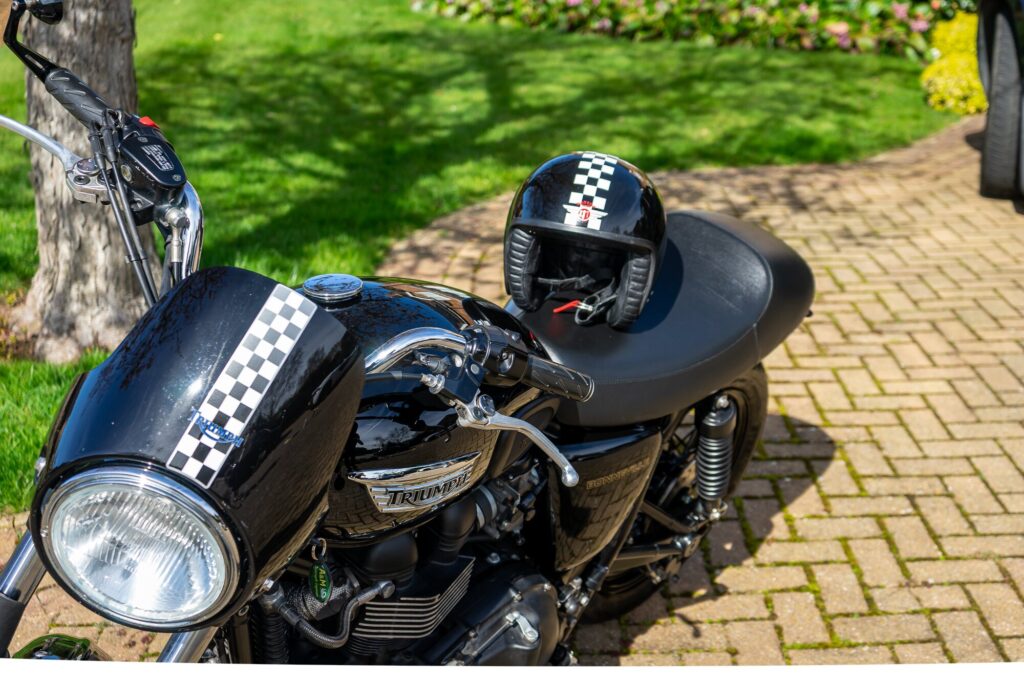 Boneville T100 and matching chequered open face helmet.